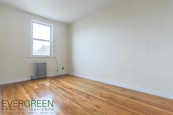Rented by Evergreen Apartments BK | media 9