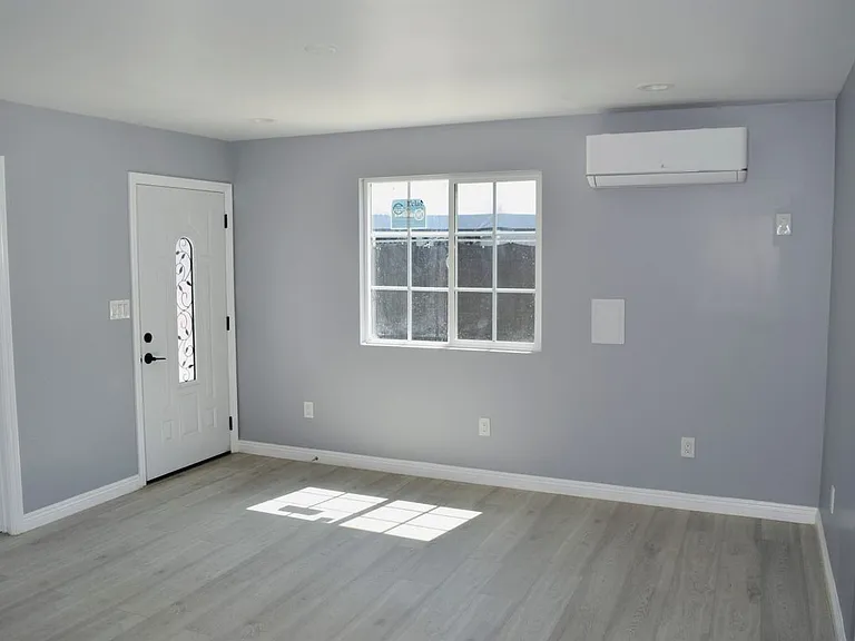 137 Commonwealth Ave — Photo 2