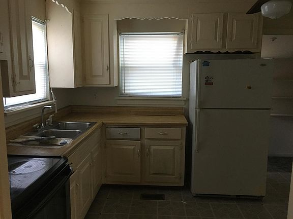 2nd image of 406 Penley Ave
