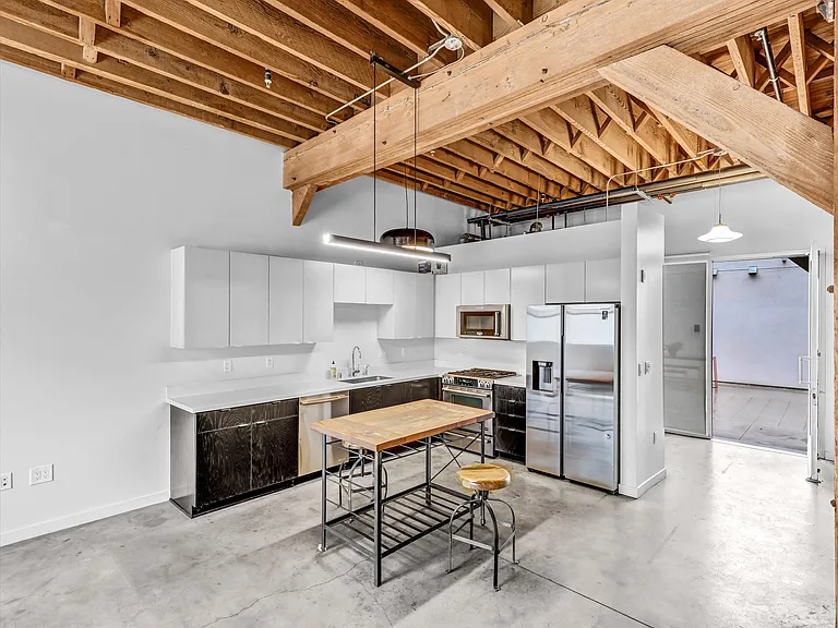 527 Molino St #110 — Photo 3