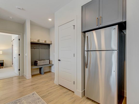 3rd image of 111 W Davis St #2403