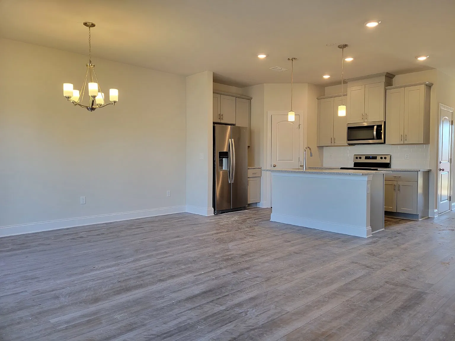 3 bed, 2.5 bath, 1601 sqft, $1,825 — Photo 4
