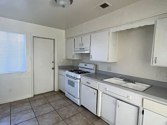 3rd image of 527 S Garden St APT 2