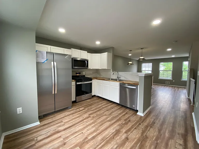 31 Woodlake Dr — Photo 1