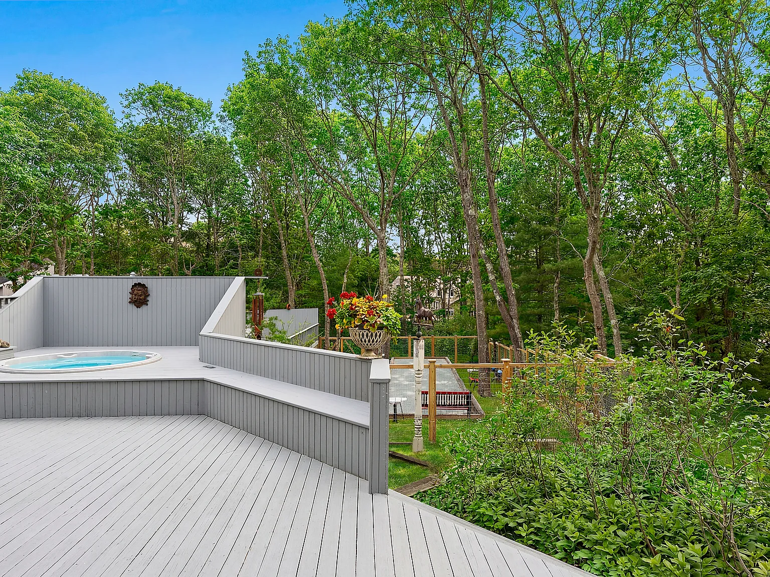 Great Location, Wainscott — Photo 2