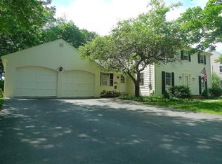 16 Red Gate Ln, Reading, MA 01867