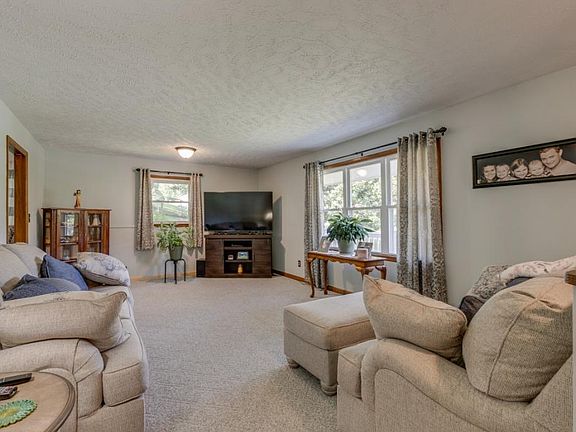 5th image of 263 Blackburn Dr