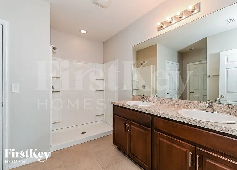 217 SE 27th St — Photo 10