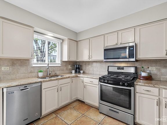 5th image of 2844 Bluewater Cir