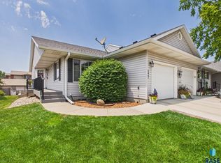 3447 S Goldenrod Ln, Sioux Falls, SD 57110