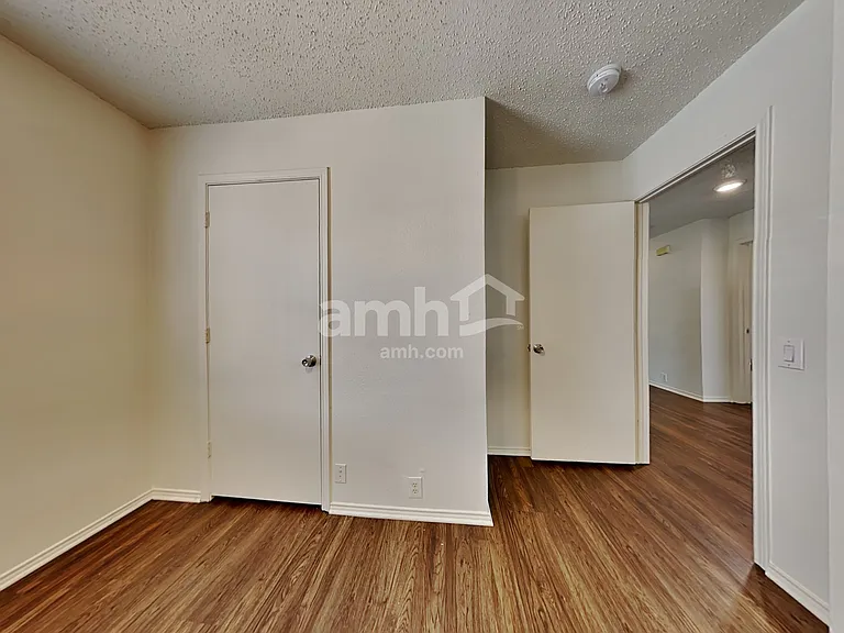 6735 Ambercrest Dr — Photo 20
