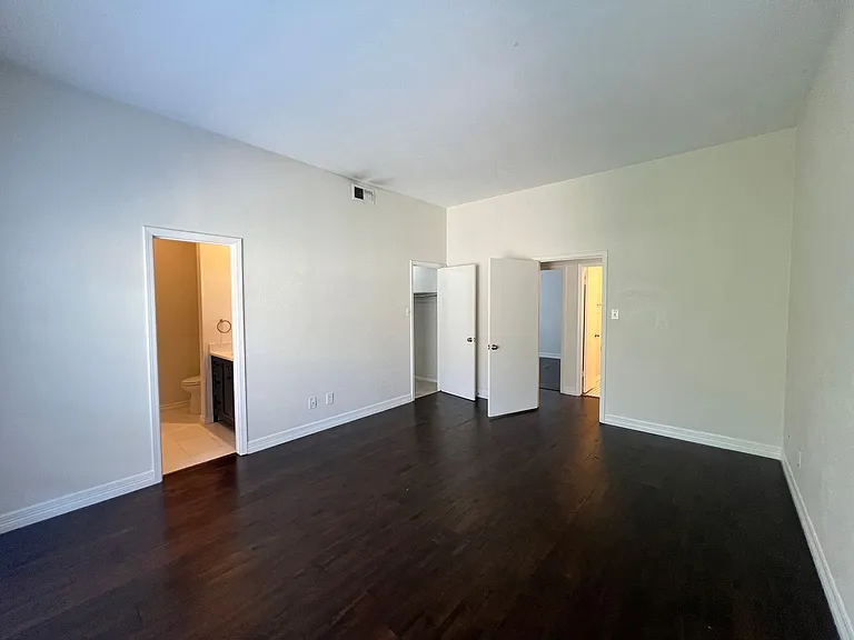 10432 High Hollows Dr #L — Photo 7