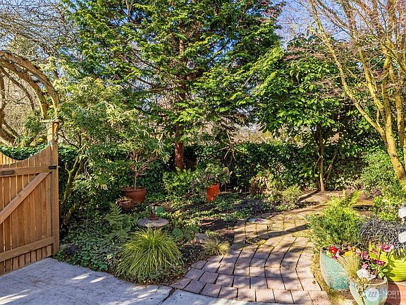 3rd image of 2332 45th Avenue SW