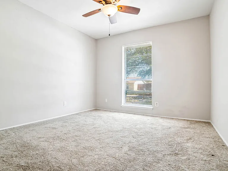 5001 Overdowns Dr — Photo 8