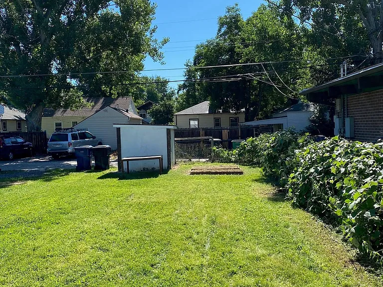2438 S Franklin St — Photo 13