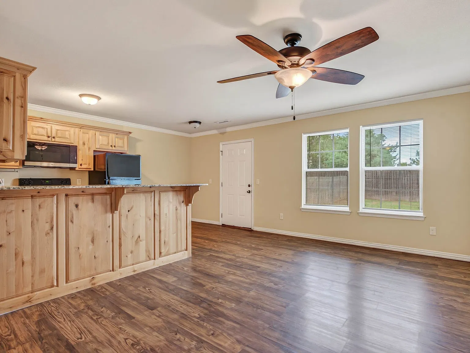 3 bed, 1207 sqft, $1,400 — Photo 4
