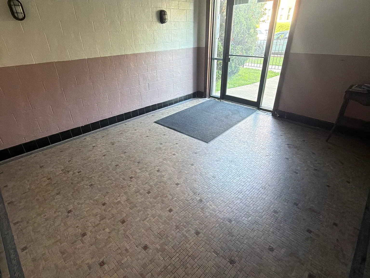 8054 s Hermitage — Photo 3