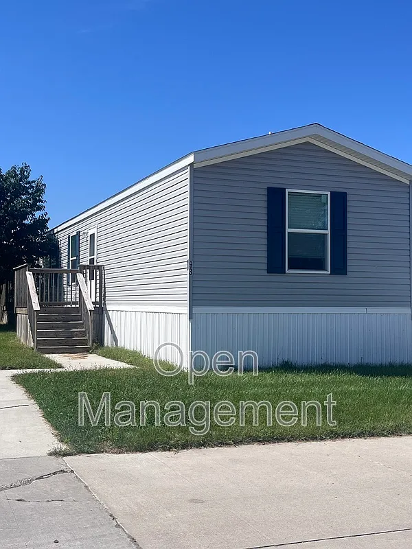 3 bed, 2.0 bath, 1216 sqft, $1,199 — Photo 1