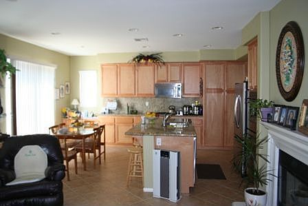 Kitchen w/granite countertops and stainless steel appliances