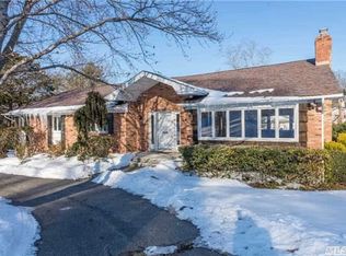 66 Flamingo Rd, Roslyn, NY 11576