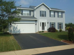 70 Ivanhoe Ln, Cary, IL 60013