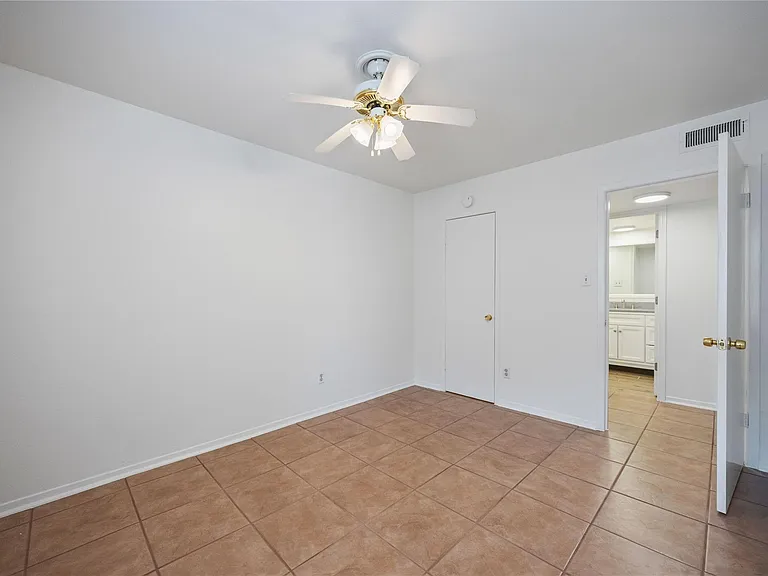 3131 Cummins St #3 — Photo 15