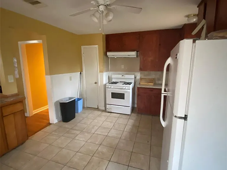 2504 Pennington St — Photo 2