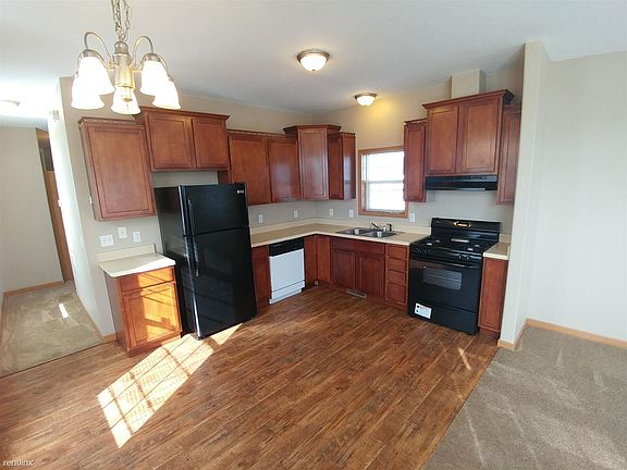 3rd image of 62 Cherry Ln