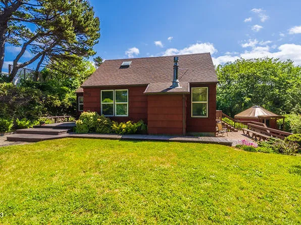 910 NW Cottage St, Newport, OR 97365