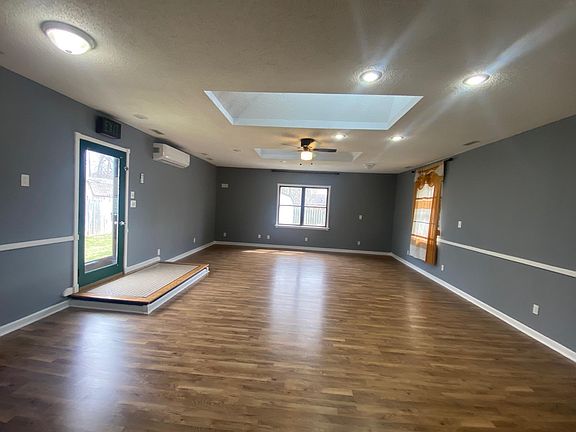 4th image of 7649 Tinsel Ave