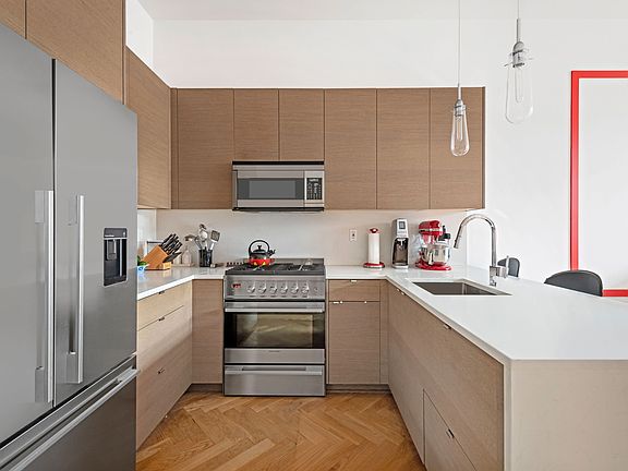 5th image of 266 Greene Ave #3