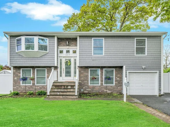 257 N Erie Avenue, Lindenhurst, NY 11757