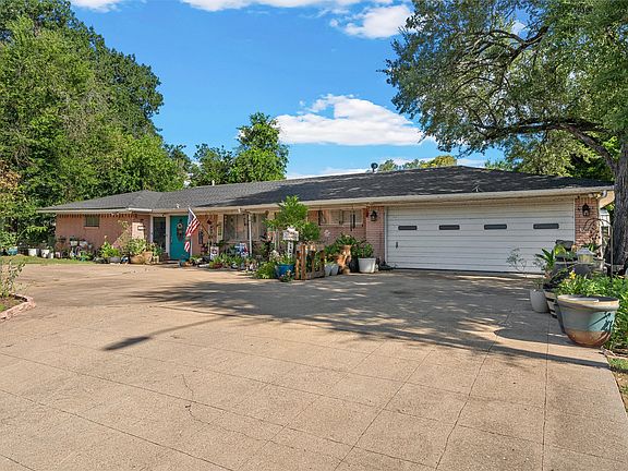 2nd image of 204 Oakland Pl