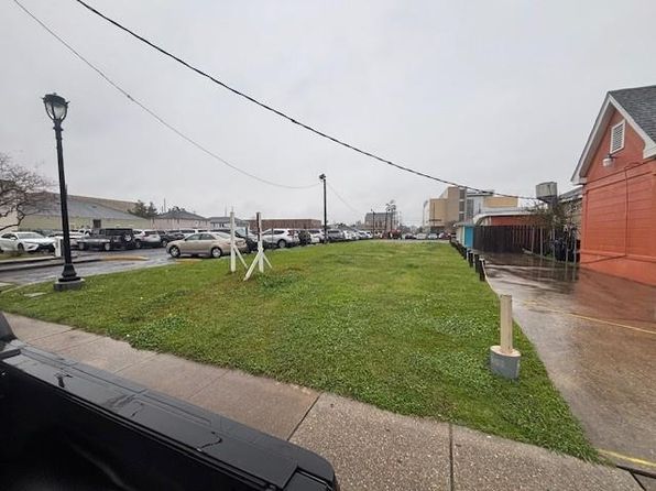 828 2nd St, Gretna, LA 70053