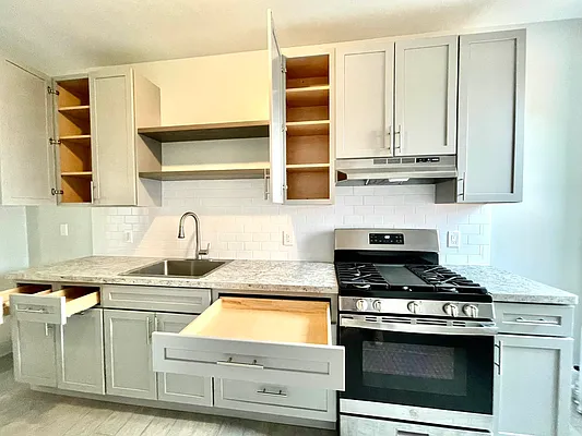 Rented by Pear NYC LLC | media 21