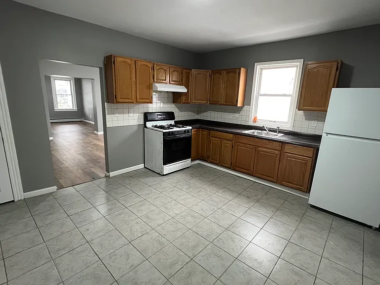 175-177 S Hancock St — Photo 3
