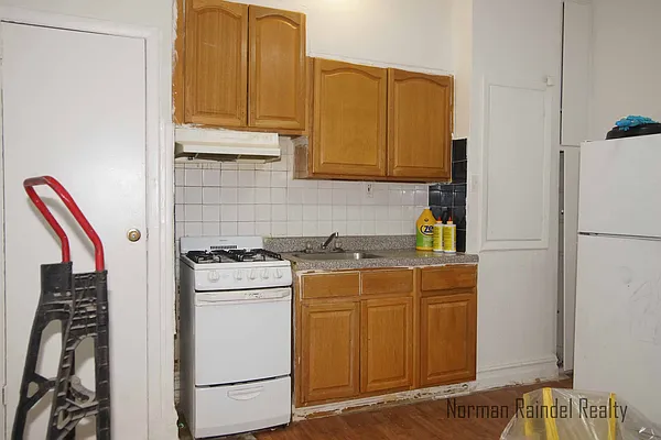 Rented by Norman Raindel, LREB | media 4