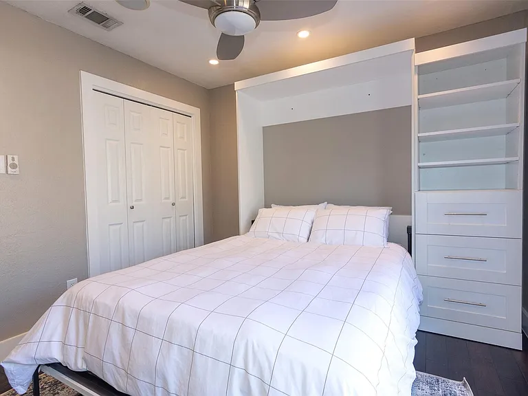 2410 Enfield Rd #10 — Photo 32