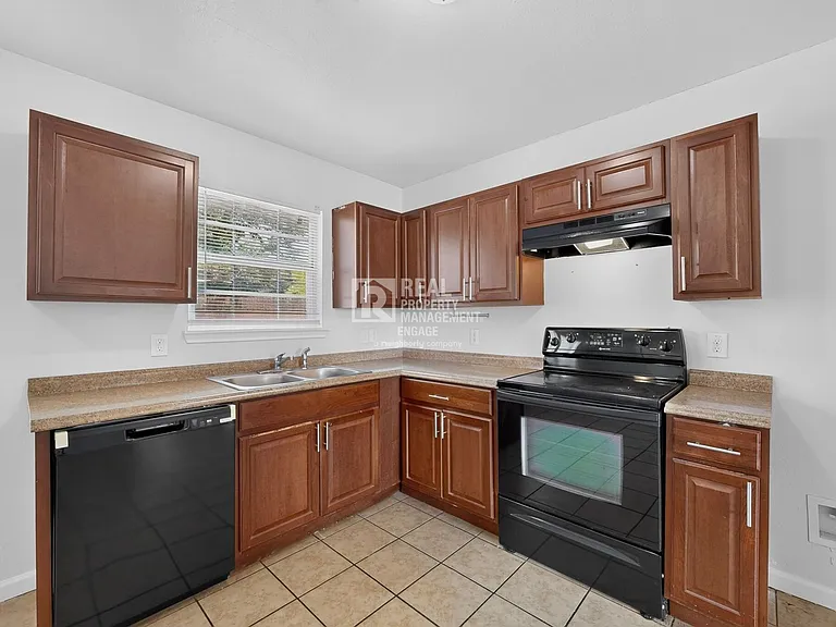 4525 Hunter St — Photo 13