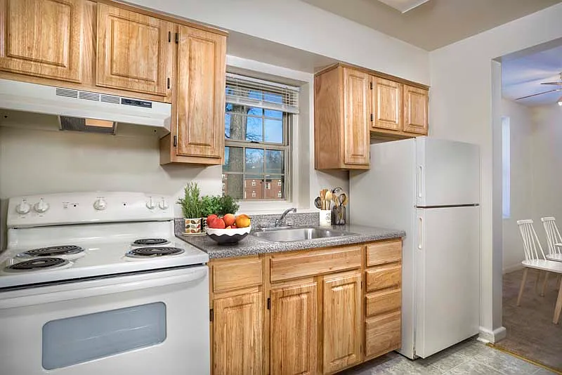 Kaywood Gardens Apartments — Photo 3