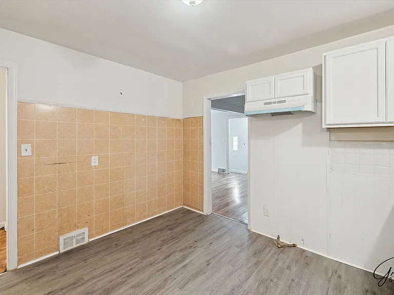 10606 Marne St — Photo 10