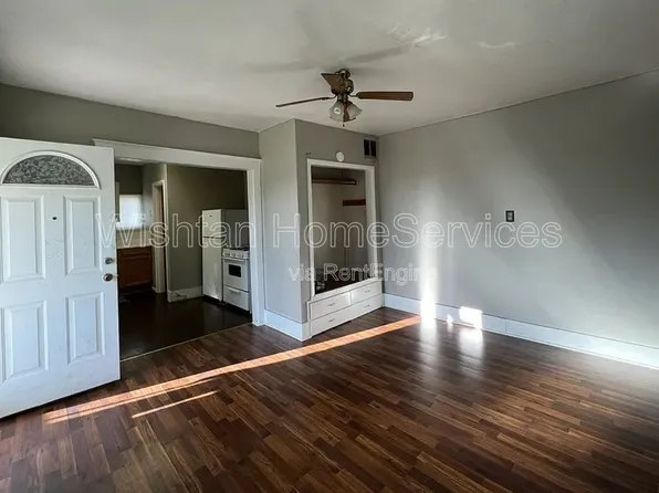 615 N Avery St APT 1, Macomb, IL 61455