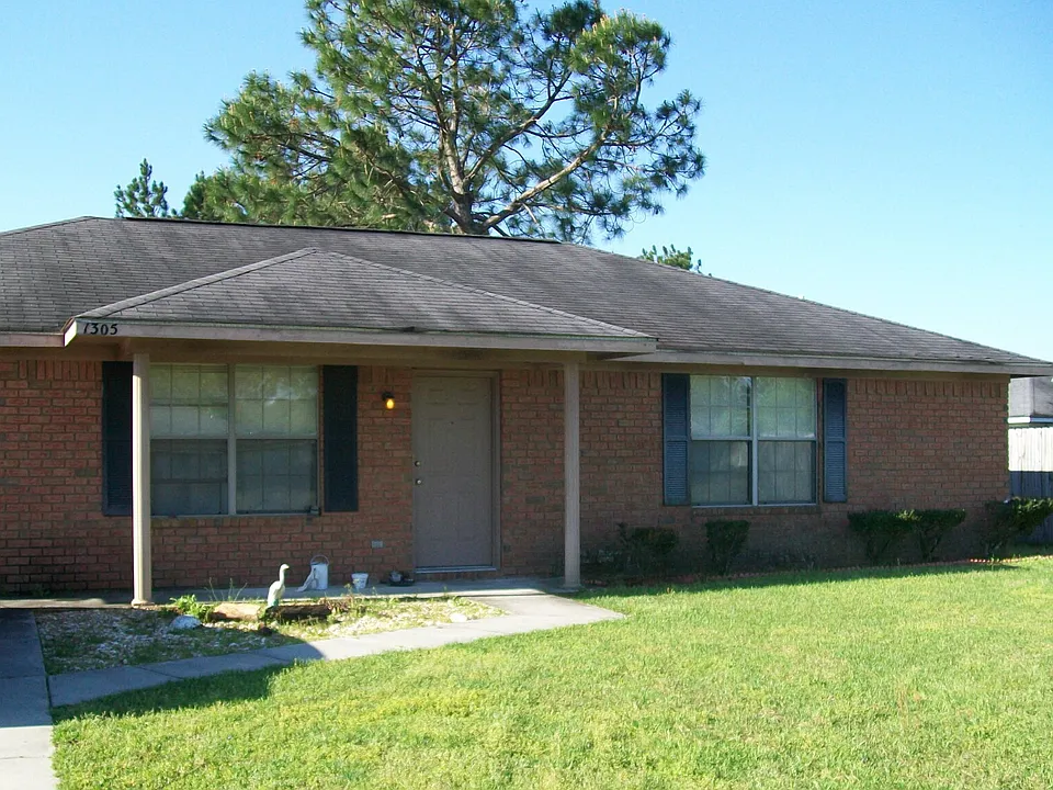 1305 Loblolly Dr
