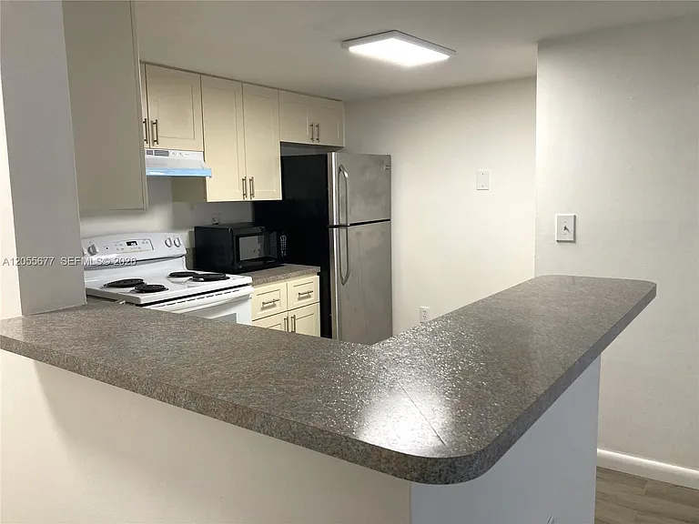 9879 Nob Hill Ct #9879 — Photo 2
