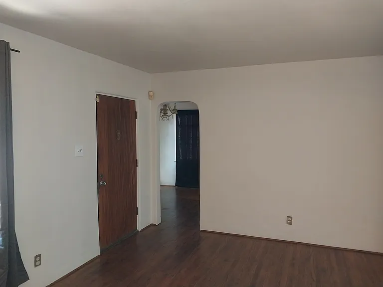 1015 Candelaria Rd NW — Photo 5