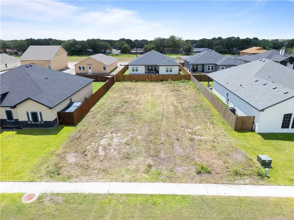 106 Meadowbrook Dr, Odem, TX 78370