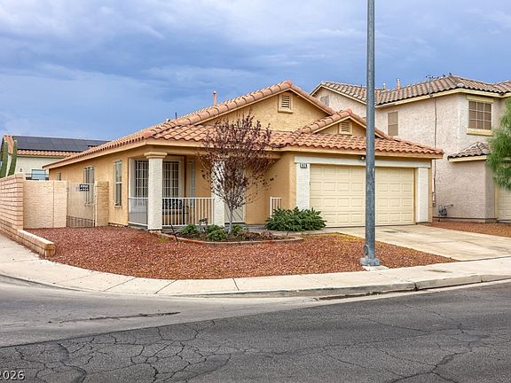 2nd image of 976 Skyforest Dr