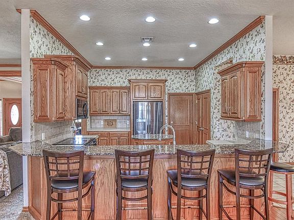 4th image of 101 Summit Ridge Ct