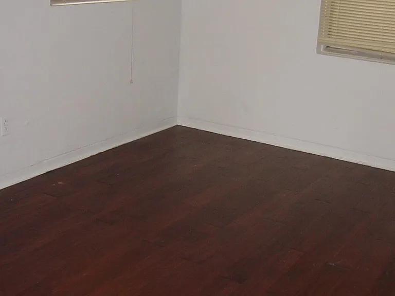 725 Jackson St N — Photo 5