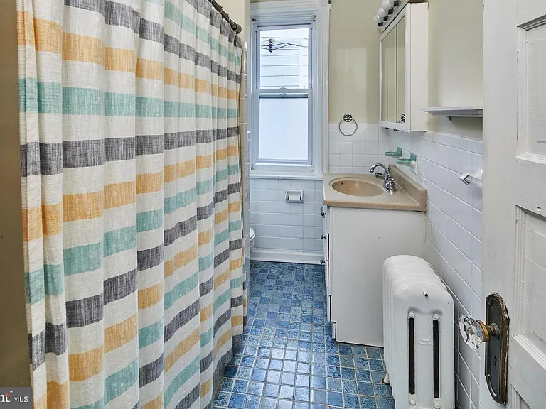 1607 W 9th St — Photo 14